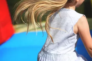 Jak wybrać najlepszy park trampolin w Warszawie